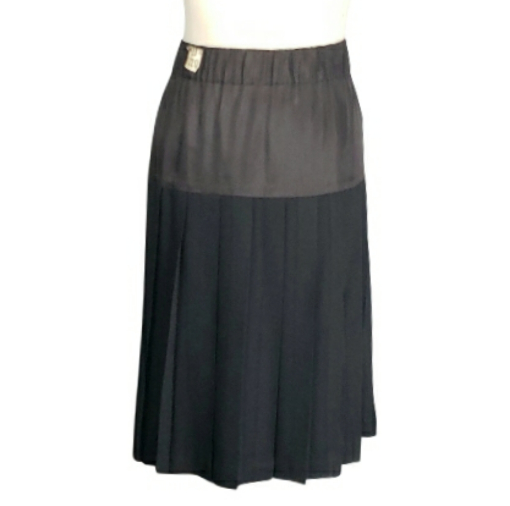 Vintage Wool Rayon Pleated Skirt 6P Career Date Events Cocktails Little Black